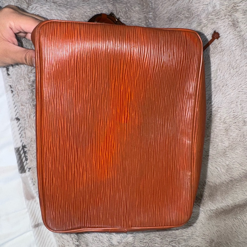 Louis Vuitton Noe Epi Leather Bucket Bag - Picture 5 of 6